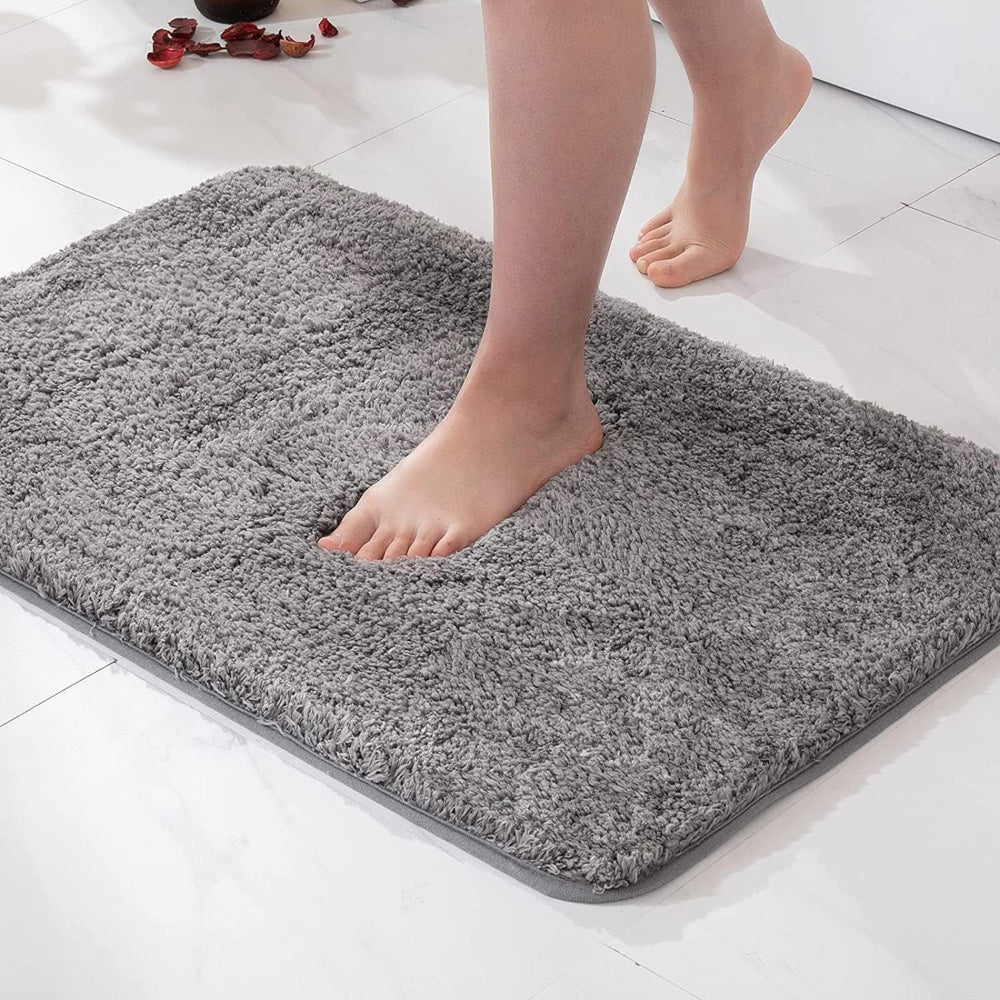 Plush Grey Microfiber Bath Mat – Ultra-Soft Non-Slip Bathroom Rug for Comfort and Safety, 50cm x 80cm 1